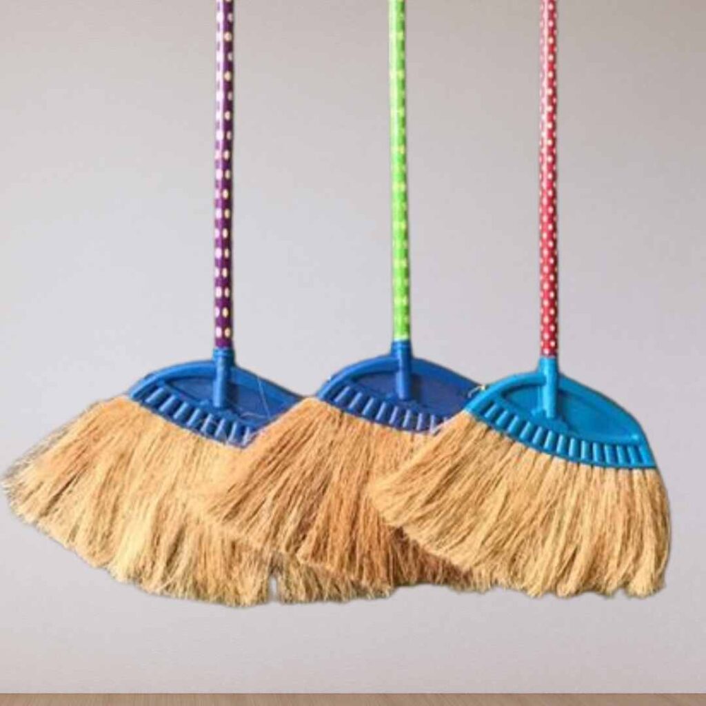Coconut fiber brooms made from natural coconut fibers