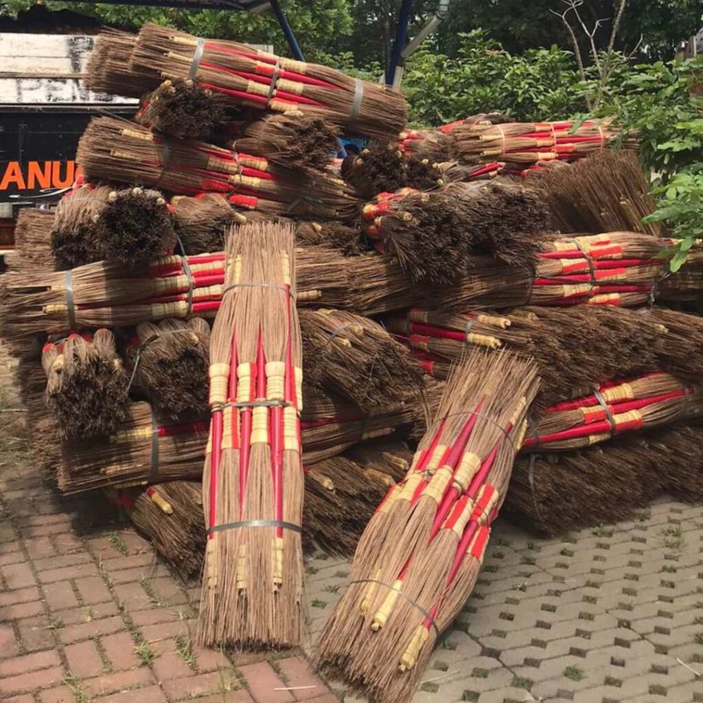 Coconut leaf stick supplier providing processed coconut leaf sticks ready for broom assembly