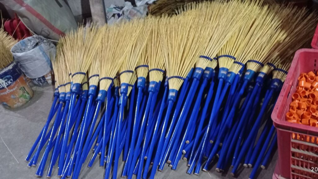 Sapu lidi ikatan kuat