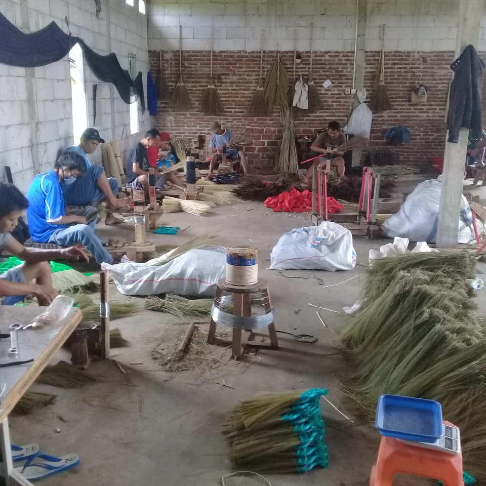 Malinis at maayos na walis tambo para sa pang-araw-araw na gamit