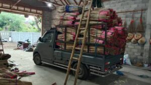 صحن صاف کرنے کے لیے روایتی جھاڑو