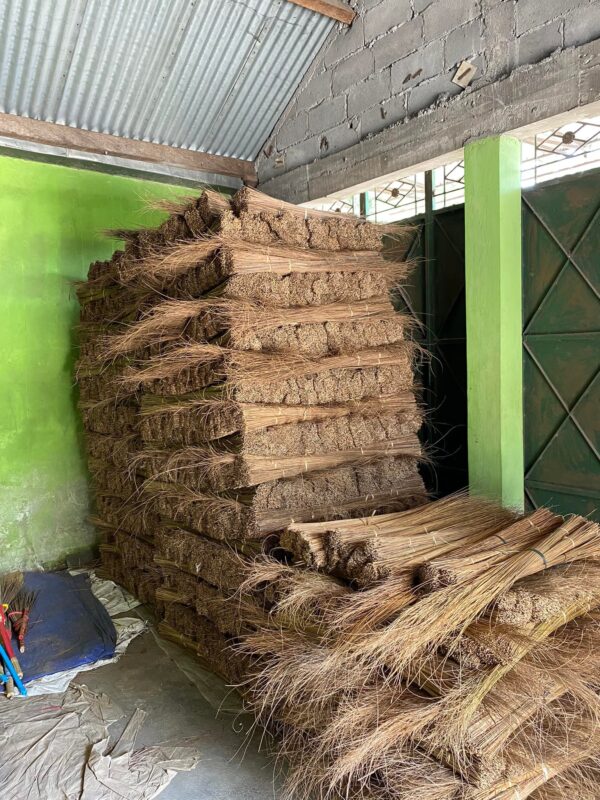 De-kalidad na matibay na walis tingting para sa epektibong paglilinis sa loob at labas ng bahay