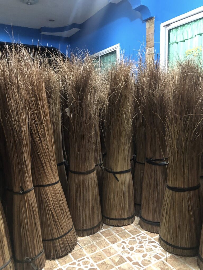 Natural Coconut Broom Stick for Eco-Friendly Use