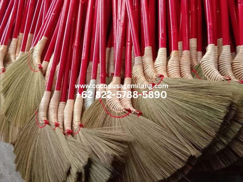 Walis tambo na gawa sa natural na tiger grass para sa epektibong paglilinis