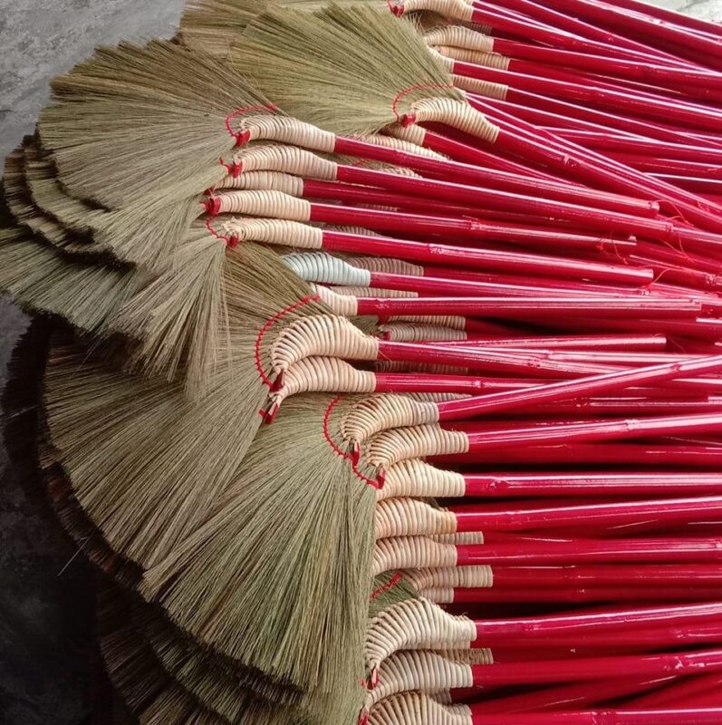 Matibay na walis tambo para sa indoor at outdoor cleaning